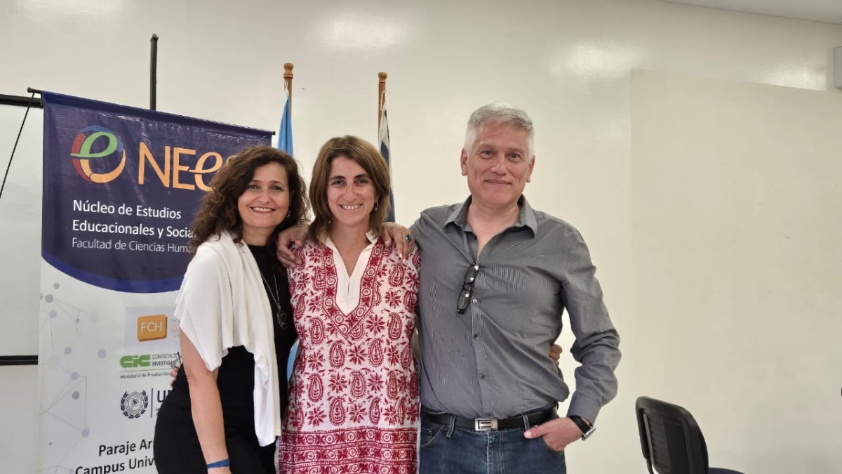 Alejandra Ambrosino UNL y Walter Campi UNQ con quienes compartí la el panel: "Tecnologías digitales, prácticas educativas y democratización. Deudas tensiones y desafíos."